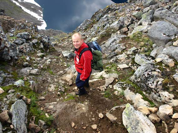 Laurits på tur ned av Møysalen